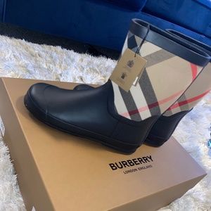 Burberry Kids rain boots